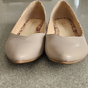 CL by Laundry Women’s Taupe Leather Ballet Flats, Size 6.5